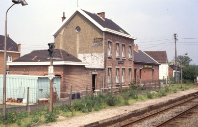 DERGNEAU  88-1077.jpg